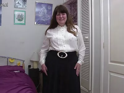 Un cuplu de tineri dolofani se distrează acasă după muncă și realizează acest videoclip porno sek video de sesiune de dracu