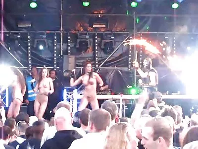 Cutie isi maseaza pasarica video sesx