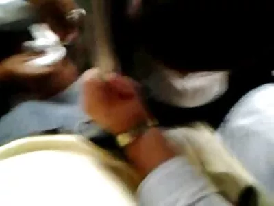 O adolescentă free video x foarte drăguță își examinează corpul