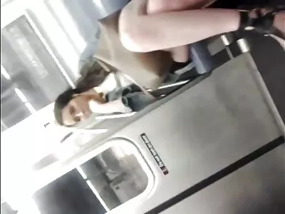 Milf blondă cu sâni mari falși se distrează cu video dr sex camera