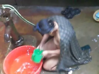 Blonda fierbinte își mângâie păsărica sex solo video în fața camerei web