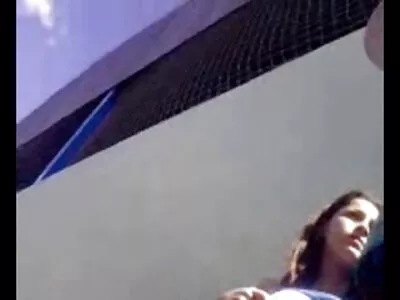 O brunetă curvă este eșuată în porno biz față