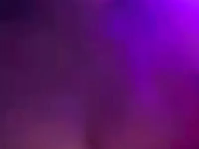 Prietena brunetă excitată czech sex massage joacă jocuri video în lenjeria ei