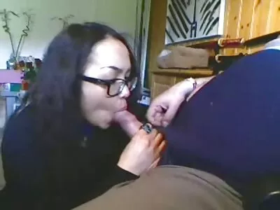 Strângându-și cu degetele fanta xxx videochat strânsă roz