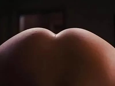 Mâncându-și păsărica cheală toată teensexy noaptea