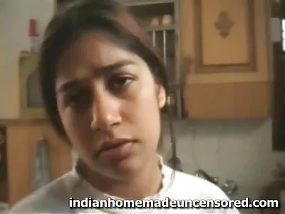 O adolescentă sexy se bucură lesbian sexi de sexul fierbinte