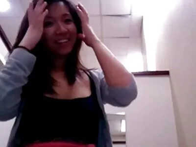 Super drăguț năpăstuitor de pula sex cam to cam care se găsește adânc