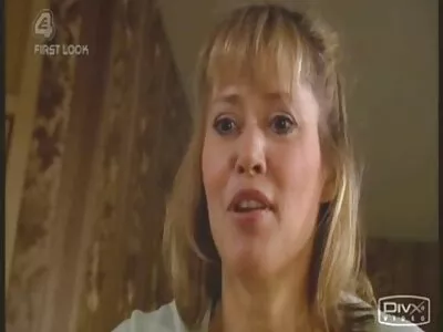 Bruneta zveltă cu sânii drăguți se masturbează porn hd lingerie în fața camerei