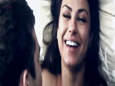 O brunetă se joacă cu smulsul xxx mom porno ei