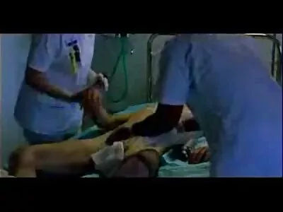 Soția asiatică face un duș filme porno cu mame si fice