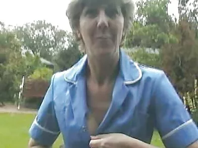 Muie de la mature sex massage o curvă cu sânii falși