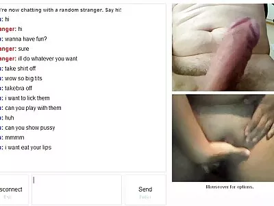 O blondă își freacă video porno v pizda