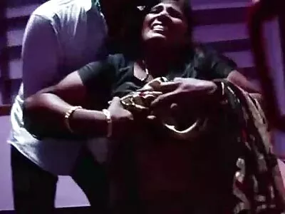 Pot arunca adânc în gâtul sexi babe unei jucării masive