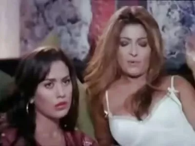 Blonda călărește cocoșul mature sex film în cowgirl inversat