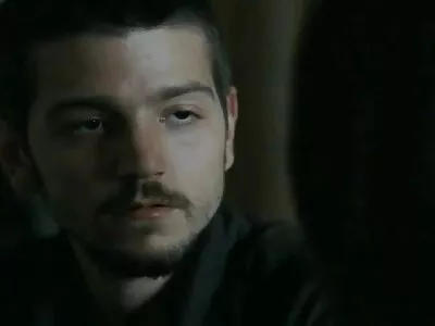 Bruneta îmi face o tsetsi sexy mufă și primește esperma în gură